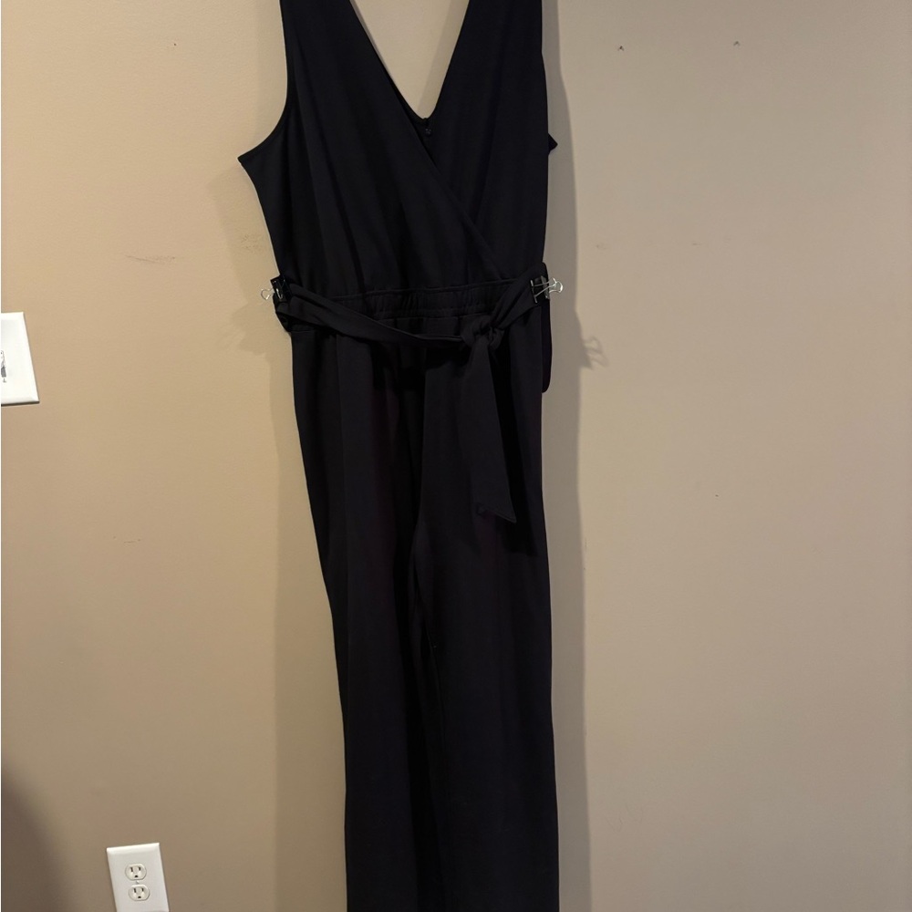 Black Sleeveless V-Neck Jumpsuit for Cocktail